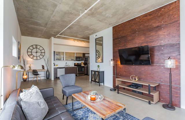 City Views with Floor to Ceiling Windows
