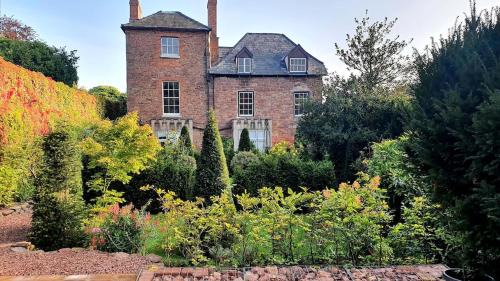 Clairville Apartment - Garden Terrace, Central Ross-on-Wye