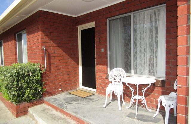 Clan Ranald Unit 1 ~ Short walk to all amenities! UNLIMITED FREE WI-FI!