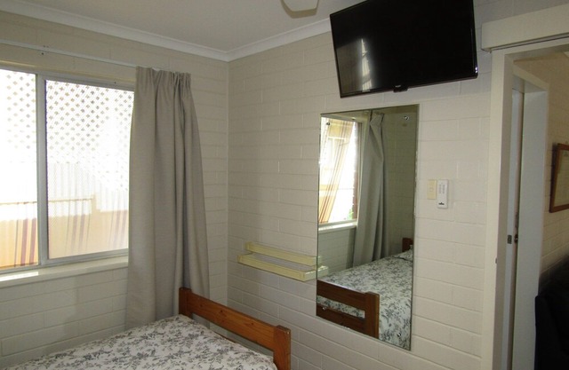 Clan Ranald Unit 1 ~ Short walk to all amenities! UNLIMITED FREE WI-FI!