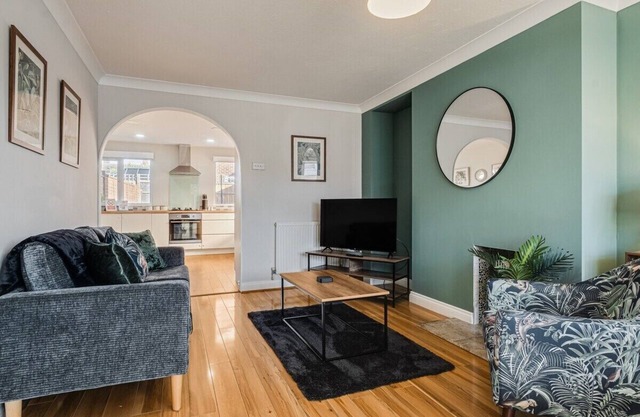 Clapham House by Our Home Short Stays