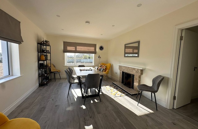 Claregalway Cottage Modern Sleeps 8