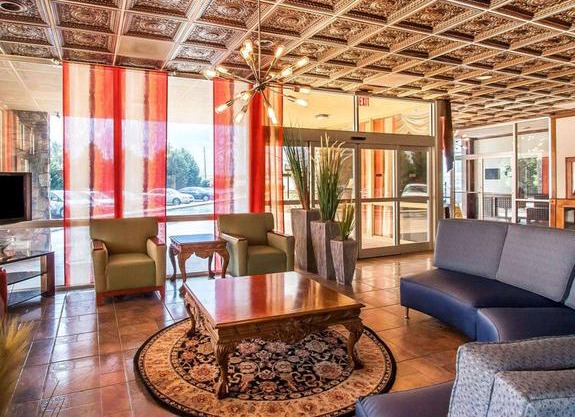 Clarion Inn & Suites University Center