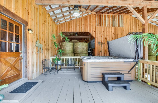 Clarkesville 'Rustic Hideaway' on 38-Acre Farm!