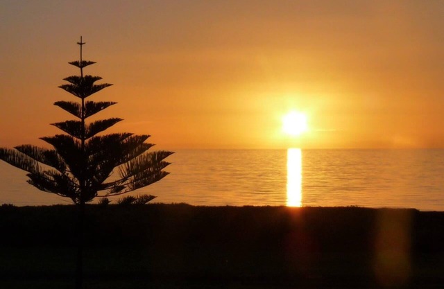 Clarkeys by the Beach - beachfront, sleeps 10
