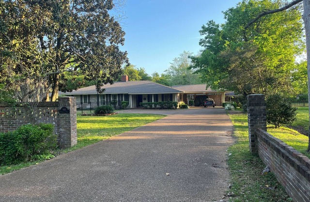 Clarksdale Retreat with Pool/Sauna - Sleeps 13