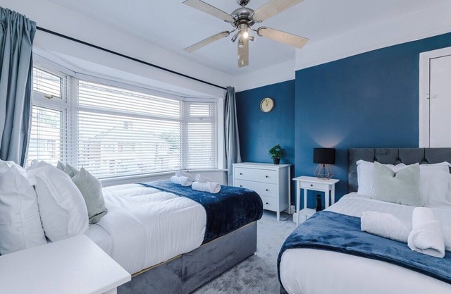 Classic 4Bedroom House in Wirral| Sleeps 9