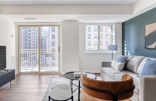 Classic Ballston 1BR w/Concierge, W/D & Pool, near Metro, by Blueground