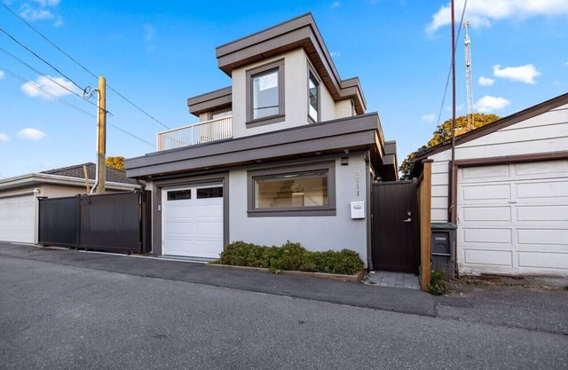 Classic Carriage House in Marpole -NEw
