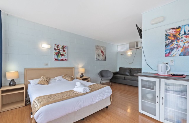 Classic Country Motel Room near Murray, Pet Friendly