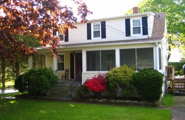 Classic Cozy Cottage in Watch Hill