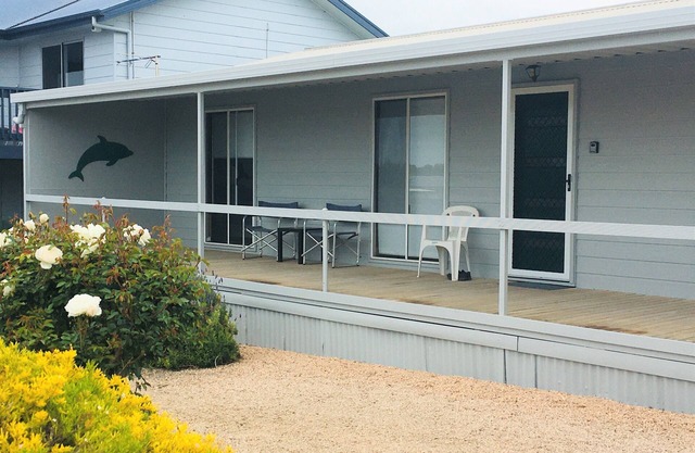 Classic family getaway beach house at Tiddy Widdy Beach relaxing & pet friendly!