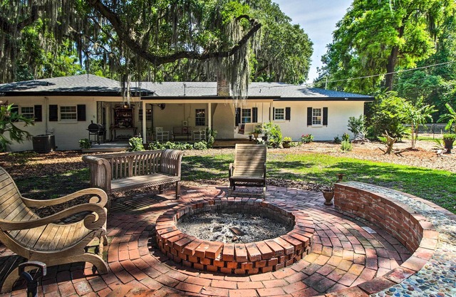 Classic Family Home, 12 Miles to Downtown