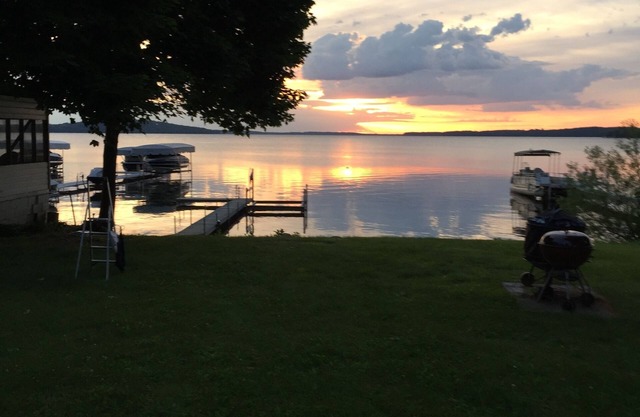Classic Green Lake cottage, lakefront, screened boathouse deck, dock, swimming