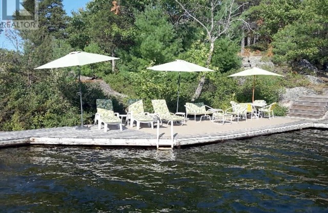 Classic Kawartha Lakes Cottage Experience - Stoney Lake