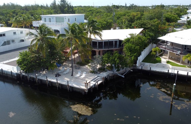 Classic Keys Cabin on the Water
