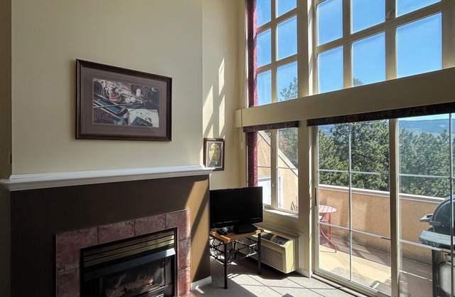 Classic Loft With Golf Course View - 309