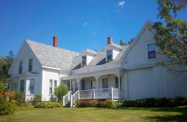 Classic Maine Farmhouse - walk to Pemaquid Beach