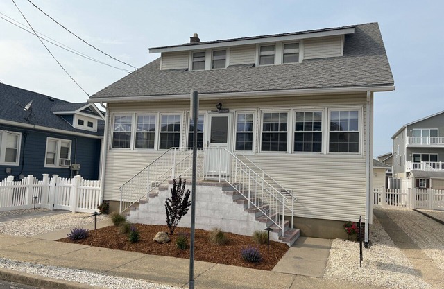 Classic OCEAN BLOCK CAPE WITH 4 BR 2 BATHS.