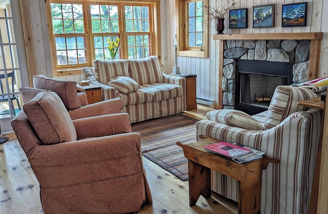 Classic Stony Lake "Island Life" - rustic cabins with fresh amenities