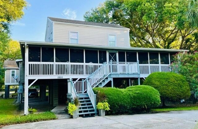 Classic Style Sullivan's Island house - Very Charming! 2 blocks to beach/1 Month Minimum Only!