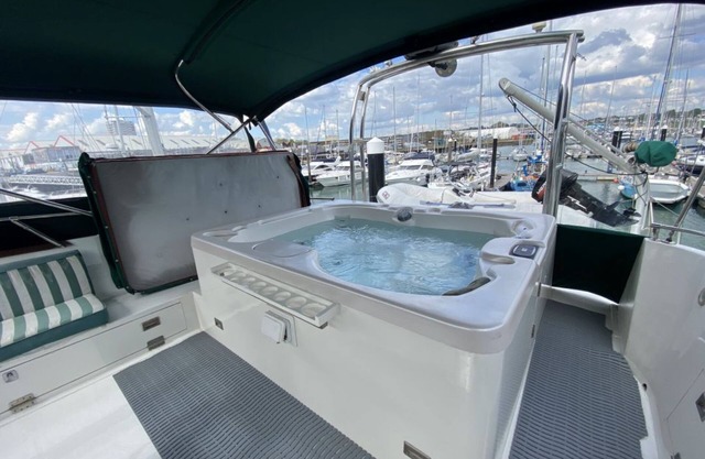 Classic Yacht Nadine with Hot Tub, Poole Harbour Bay