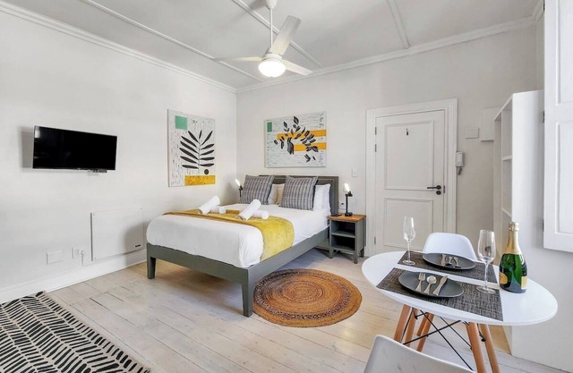 Classy and Newly Renovated Studio in Observatory