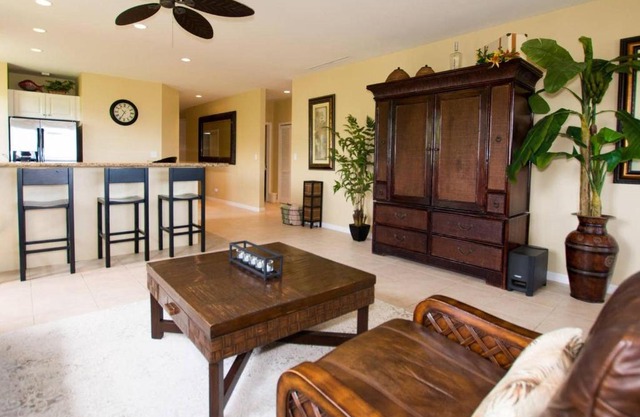 Classy artsy ocean-view unit near pool at Pacifico in Coco sleeps 6