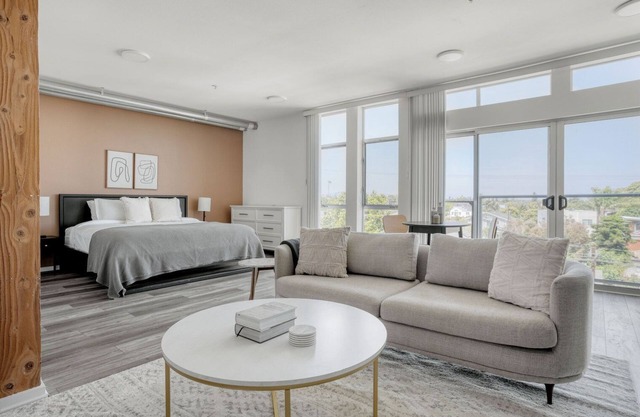 Classy Marina Del Rey Studio w/Gym & Pool, nr Shops & 405, by Blueground
