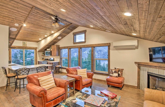 Cle Elum Lake Bunkhouse w/Shared Hot Tub & Views!