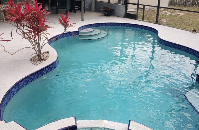 Clean 2-bedroom 2 bath turnkey pool house w central air, Wi-Fi, 15 min to beach.