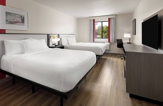 Clean 2 Queen-Bed Room in York just off I-83 Hershey Harrisburg