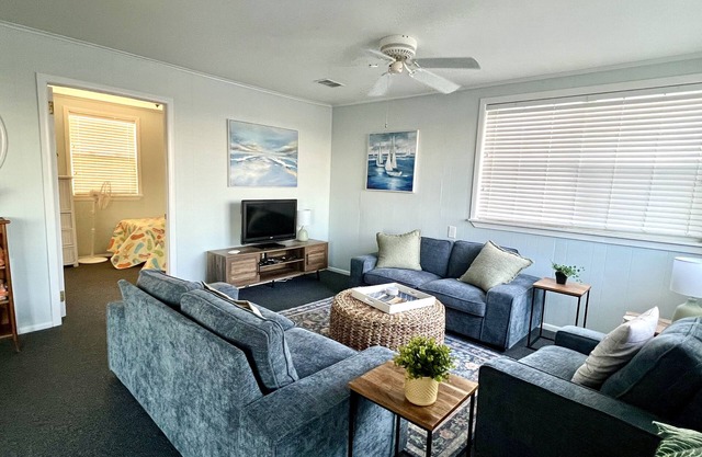 CLEAN AND BRIGHT BEACHFRONT COTTAGE. PERFECT FOR SMALL FAMILIES!