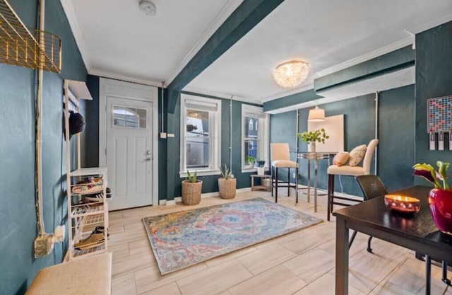 Clean and Central: Downtown Pittsburgh House with Parking