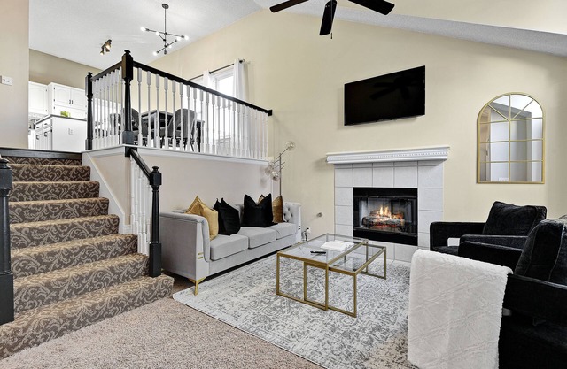 Clean and Chic Home In Overland Park