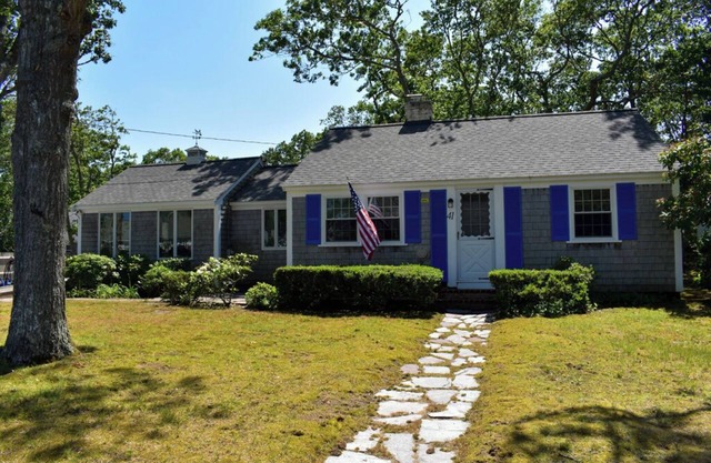 Clean and cute home 3 bedroom, 2 bath house less than 1 mile to beaches