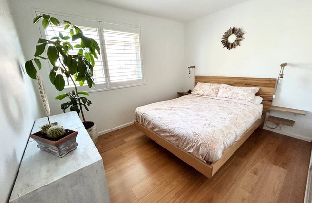 Clean,bright apartment & CARPORT close to: beach, airport, CBD