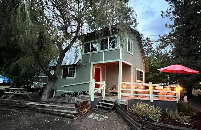 Clean cozy cabin within 1/2 mile of 2 lakes and 100’s of sq miles of wilderness.