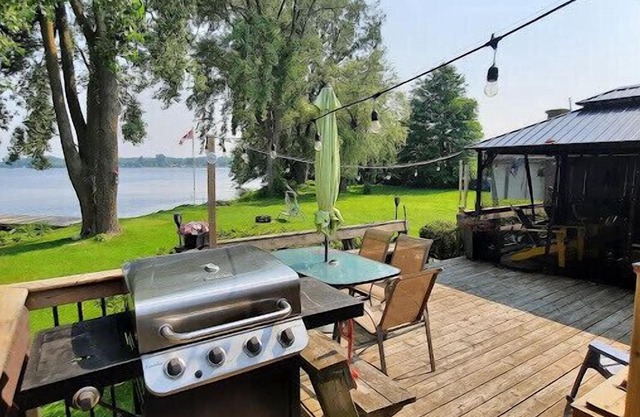 Clean, Cozy Waterfront Cottage with Great location