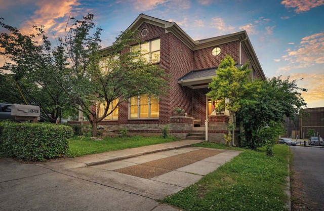 Clean Downtown Luxury Home — Walk to Broadway