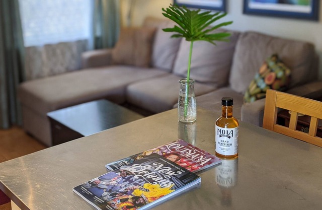 Clean! Garden District Gem 2 - Steps from the St.Charles Streetcar