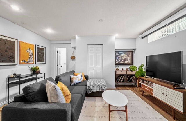 Clean & Modern 1 Bedroom Suite + Sofa Bed