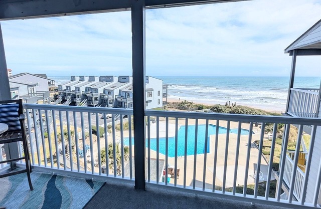 Clean, Oceanfront Condo w/Pool Access, King Bed & Beautiful Views!