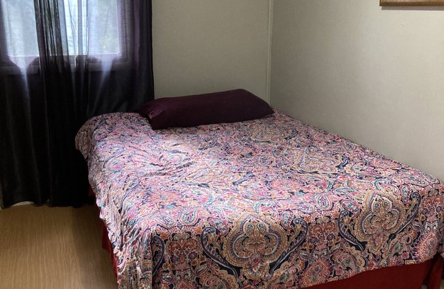 Clean private bedroom ☺️ Quite area couple minutes from downtown