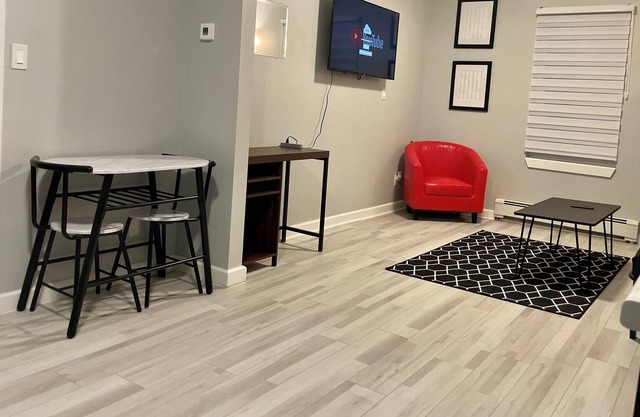 Clean, quiet and private suite downtown.