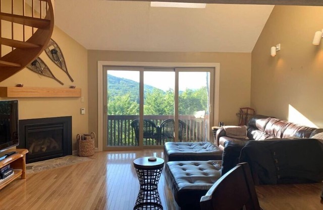 Clean, quiet and cozy mountain get away Condo