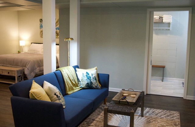 Clean & quiet basement studio close to Knoxville, Lenoir City & the mountains