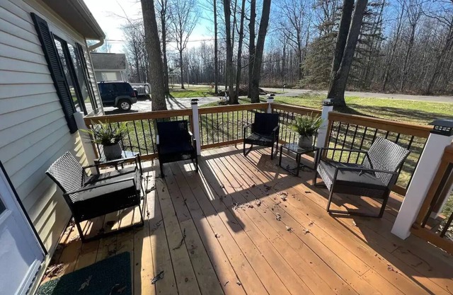 Clean, Quiet, Comfortable. Close to popular South Higgins area destinations.