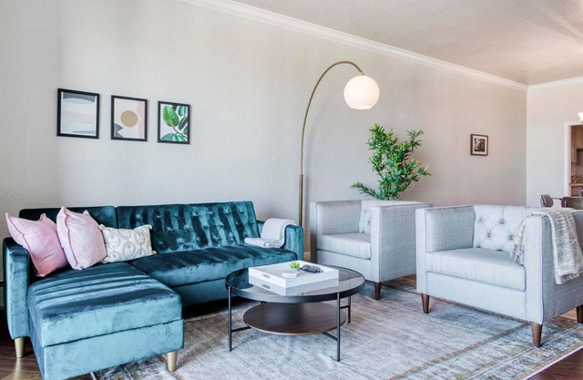 Clean Twin Peaks 2BR w/Patio, nr Groceries & Coffee, by Blueground