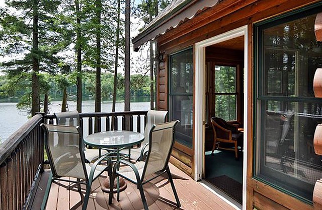 Clear Lake Point - log cabin on private peninsula